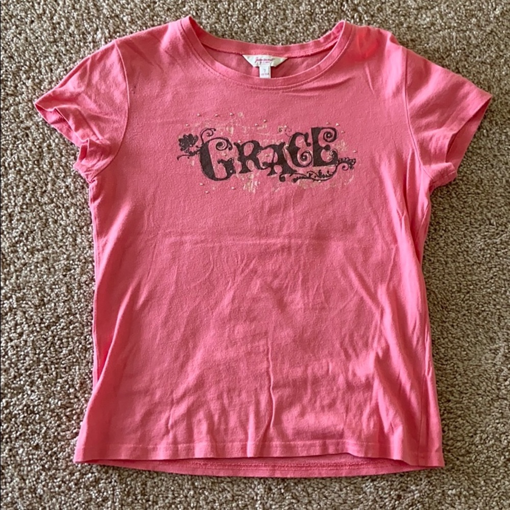 pink t-shirt